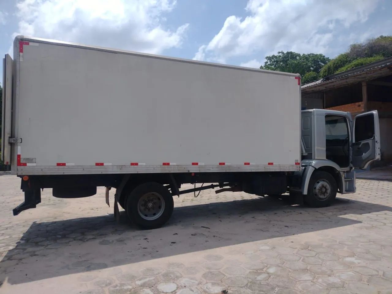 Caminhão Baú Volkswagen 13.180 - Refrigerado