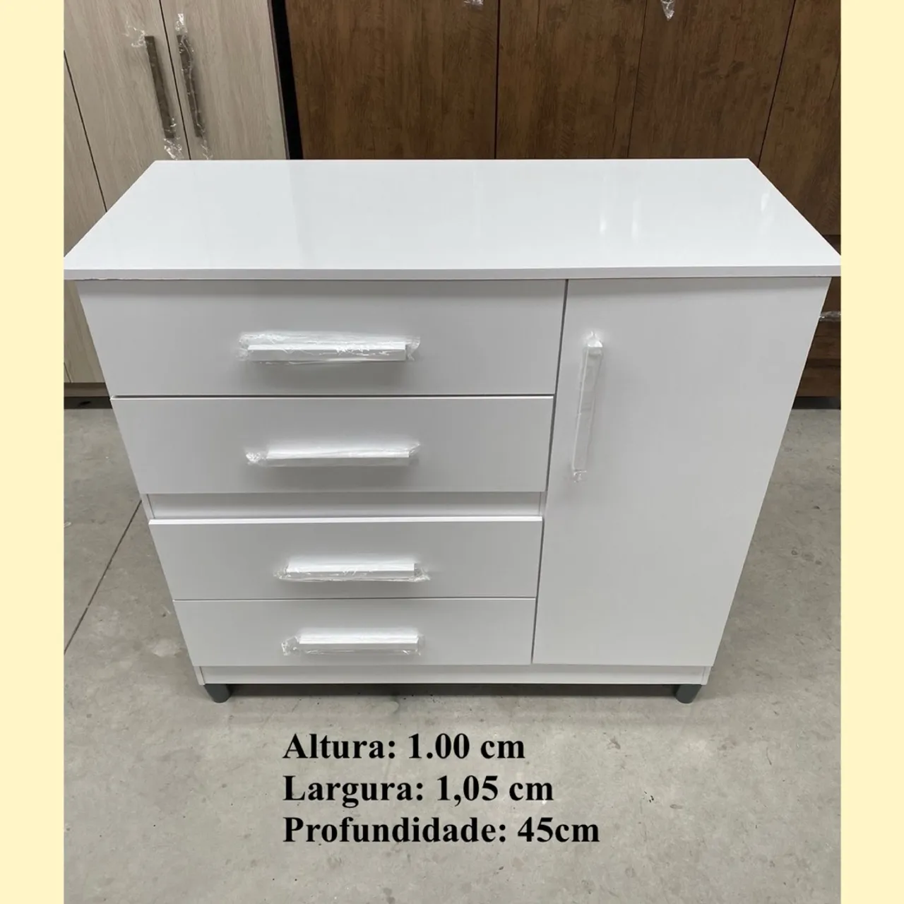Cômoda com 4 gavetas - entrego 