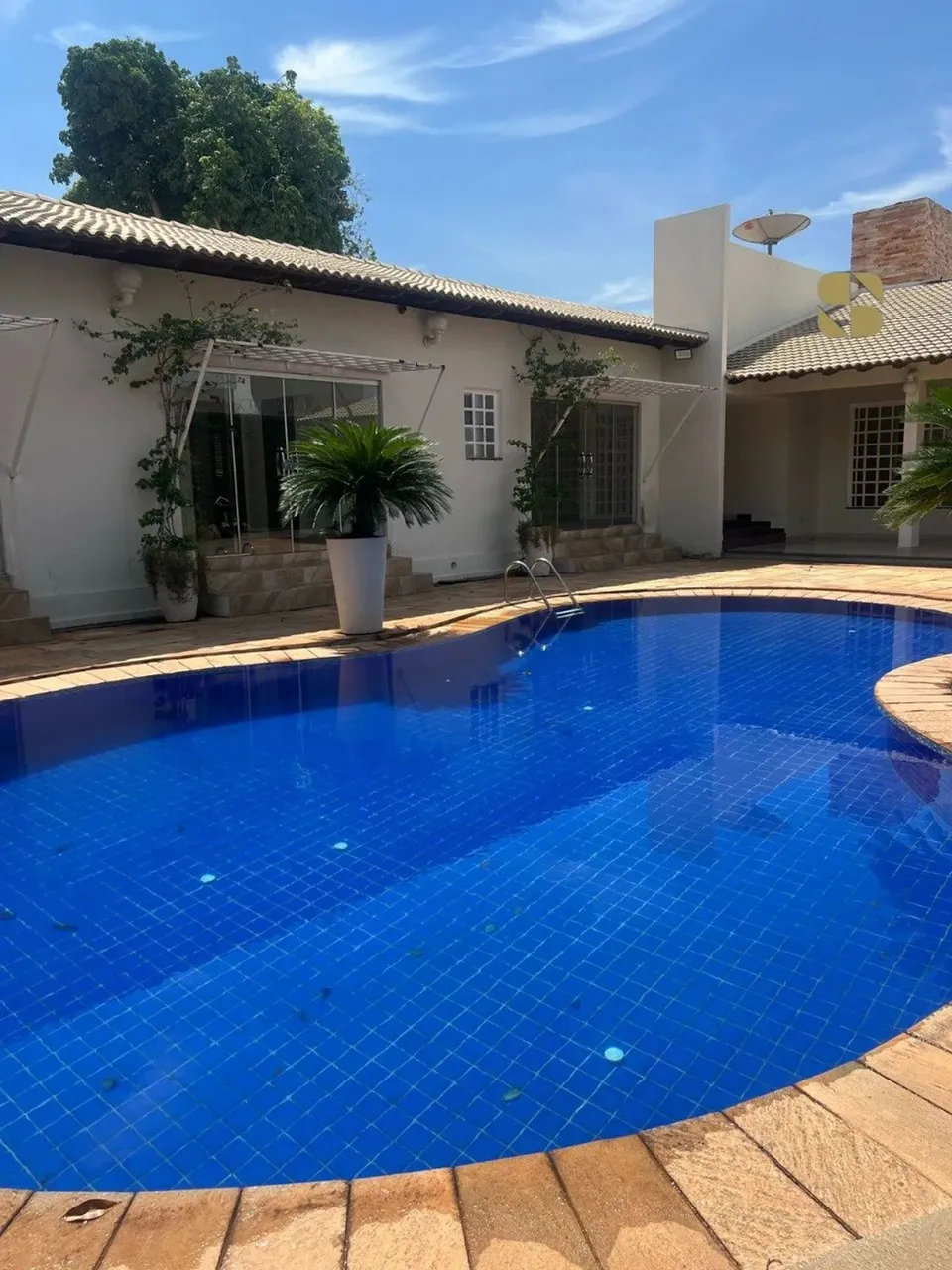 Casa de alto padrão no Jardim Shangri-la, com 1500 m².