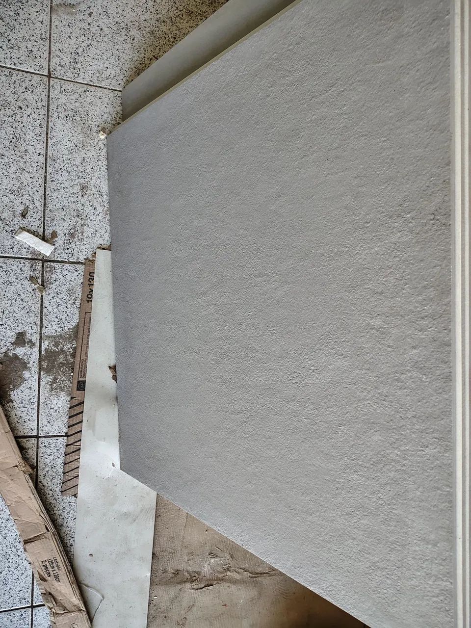 Porcelanato mínimo grafite externo 80x80 Eliane  - Foto 3