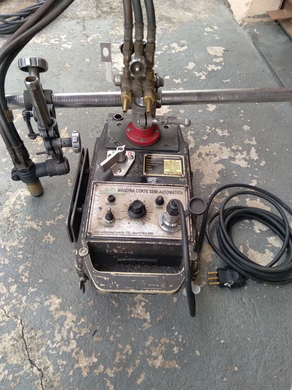 Máquina de Corte Semi-Automática