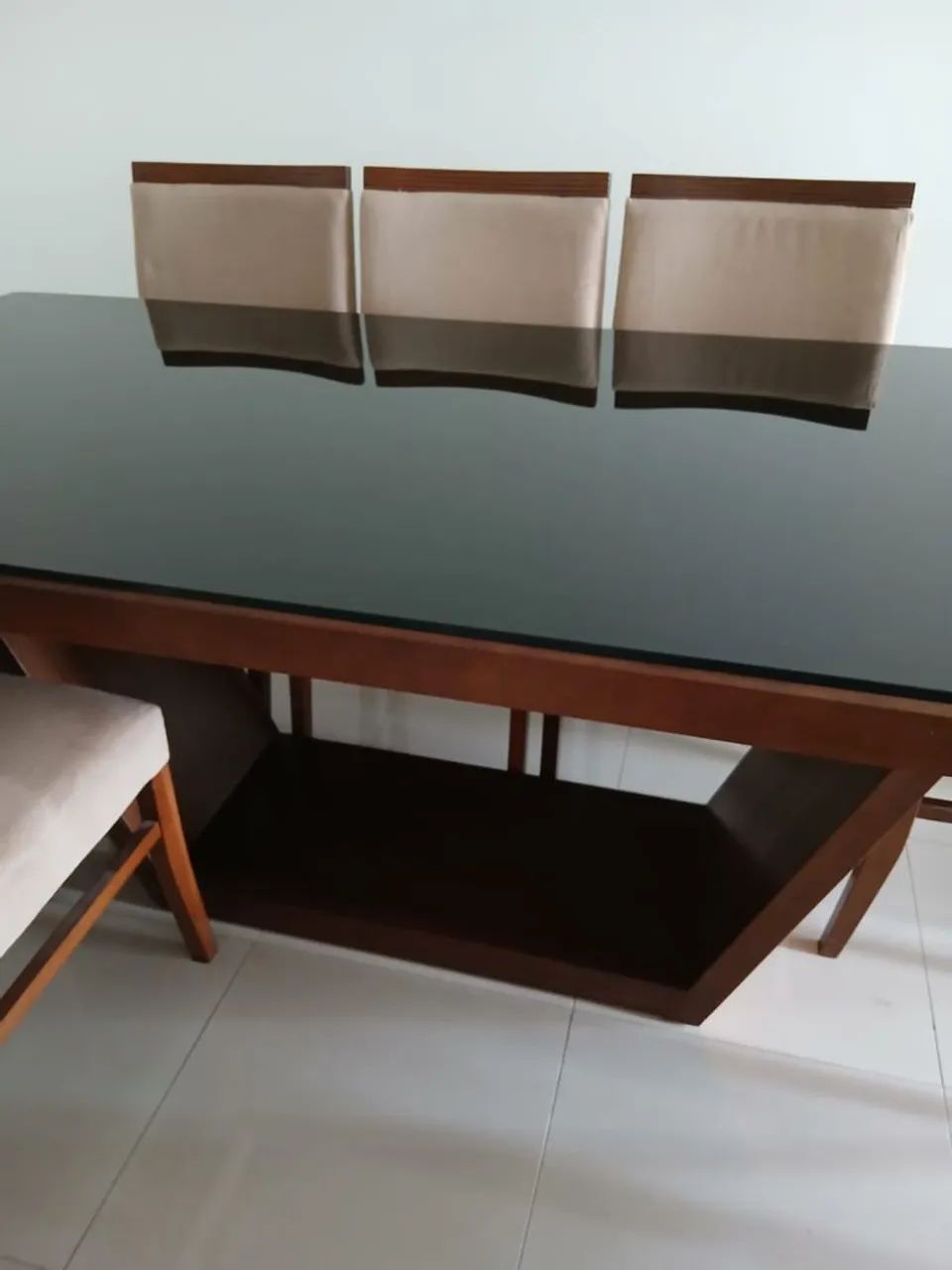 Mesa de Jantar em Madeira Maciça com 8 Cadeiras - Tampo de Vidro Preto - Foto 3