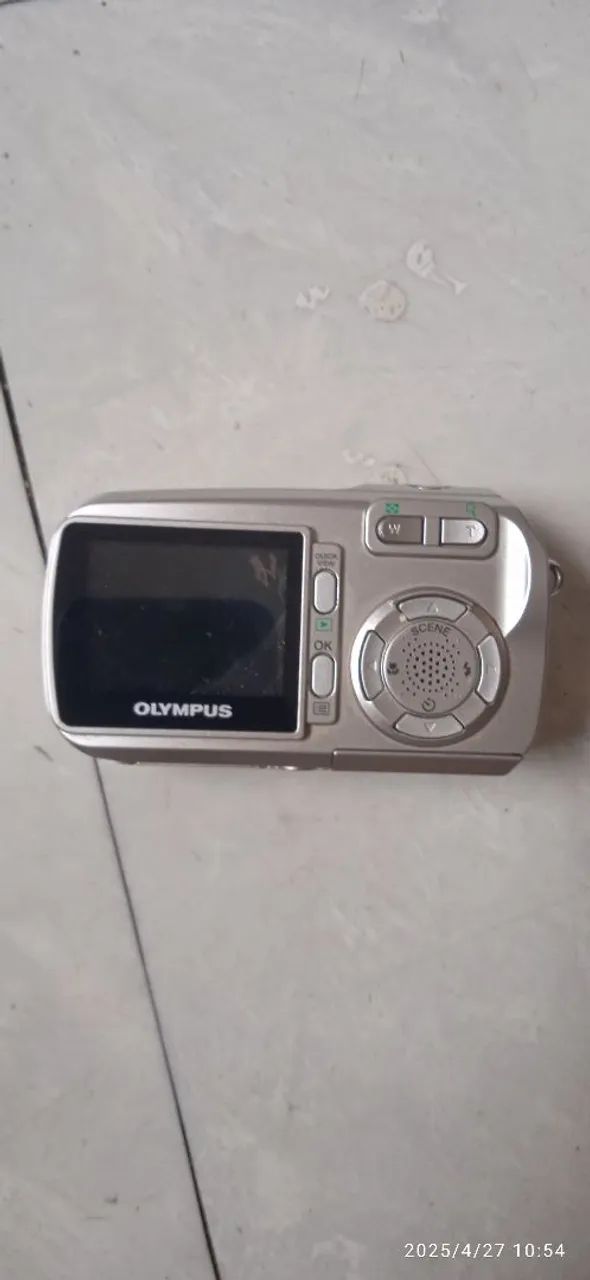Olympus 4.0 Megapixel Digital Camera64290077609985121