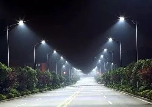 Solar Luminária Pública Poste Rua Led 100w Luz Branco Bivolt - Foto 2