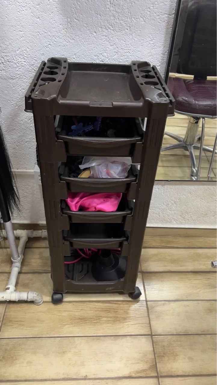 Vendo móveis para salão de beleza 