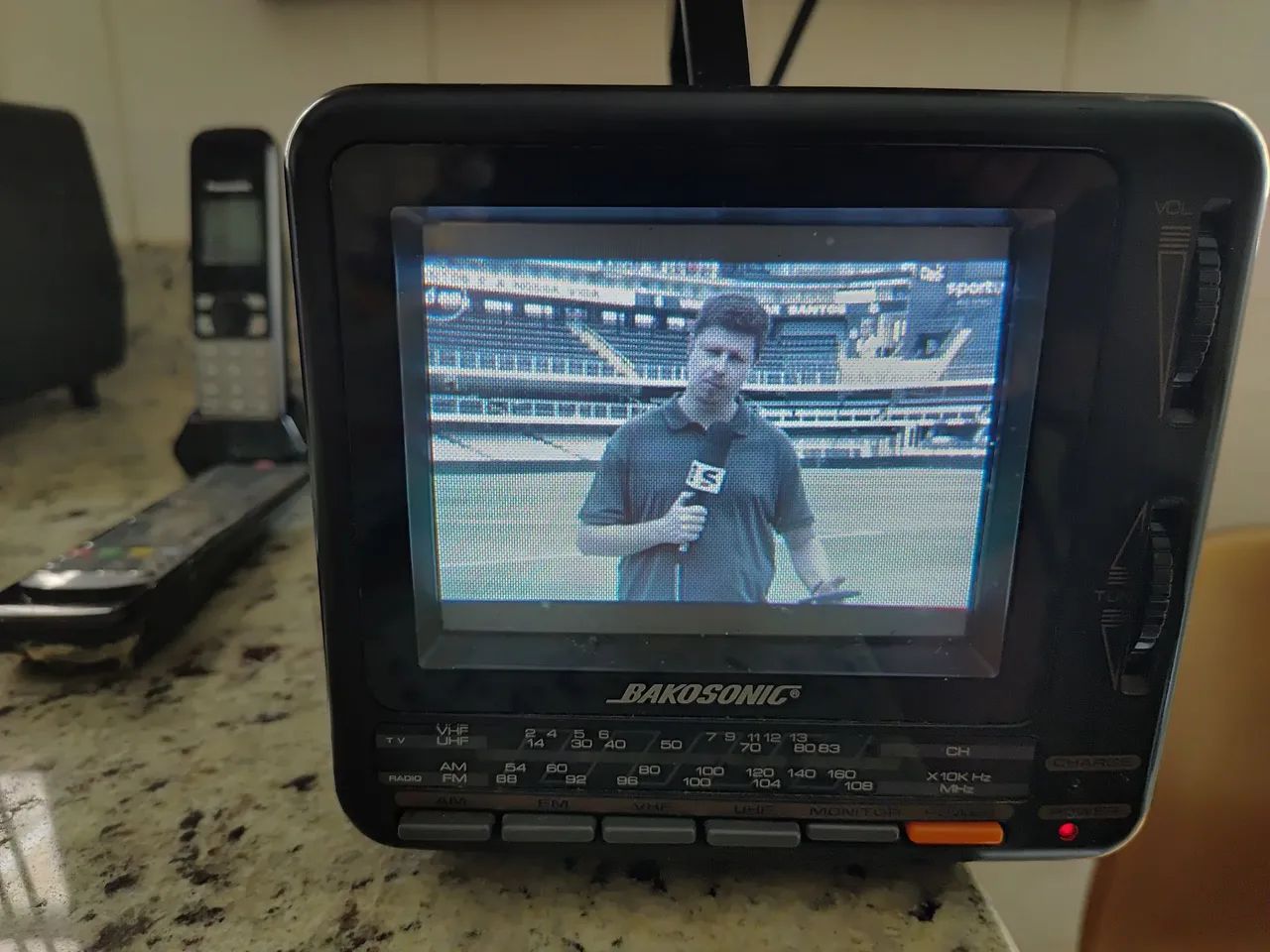 TV Portátil Bakosonic modelo: BK 4848 LS Usada Funcionando