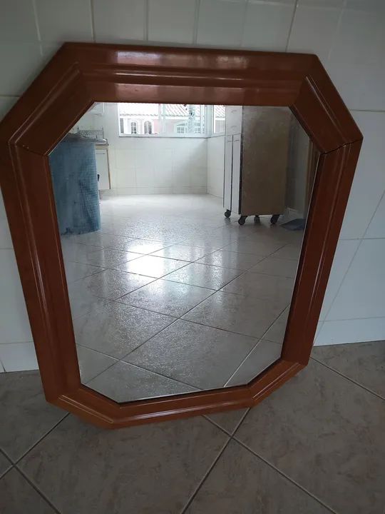 Espelho de Parede Octagonal em Madeira