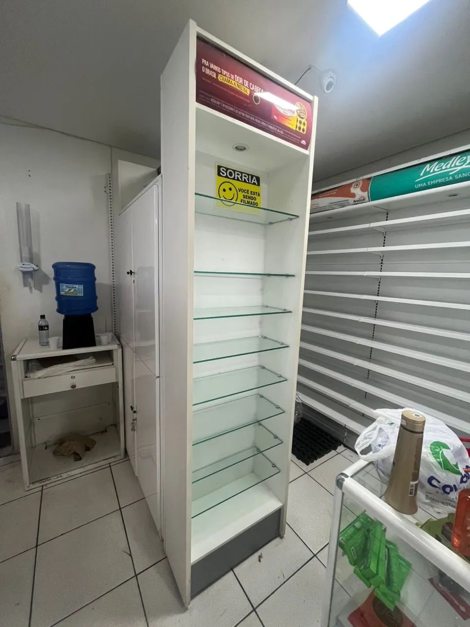 Lote para montagem de Farmácia completa ! 