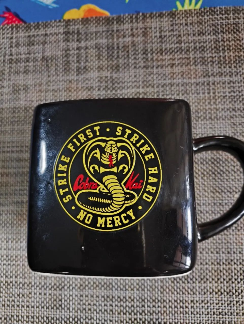 Caneca de cerâmica cobra kai - Foto 2