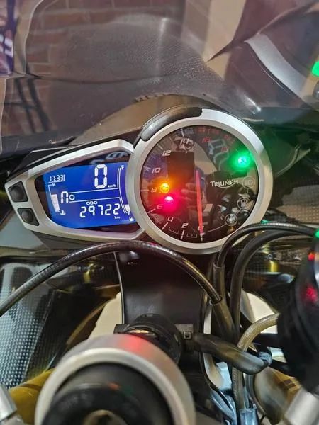TRIUMPH DAYTONA 675R 2016 - Foto 2