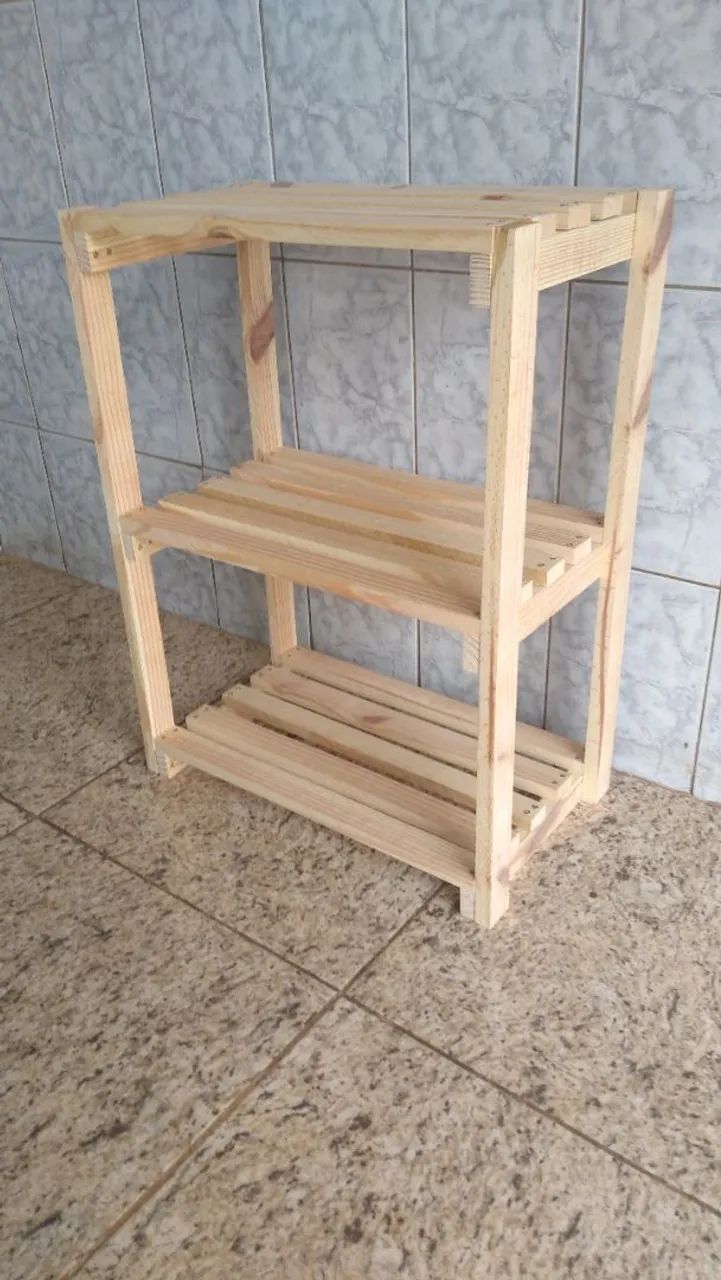 Estante de madeira para área externa