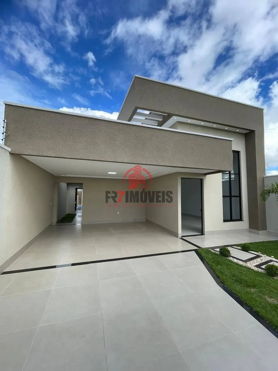 Linda Casa! 3 Quartos sendo 2 Suítes (1 com Closet) - Área Gourmet com Piscina - Res. Barr