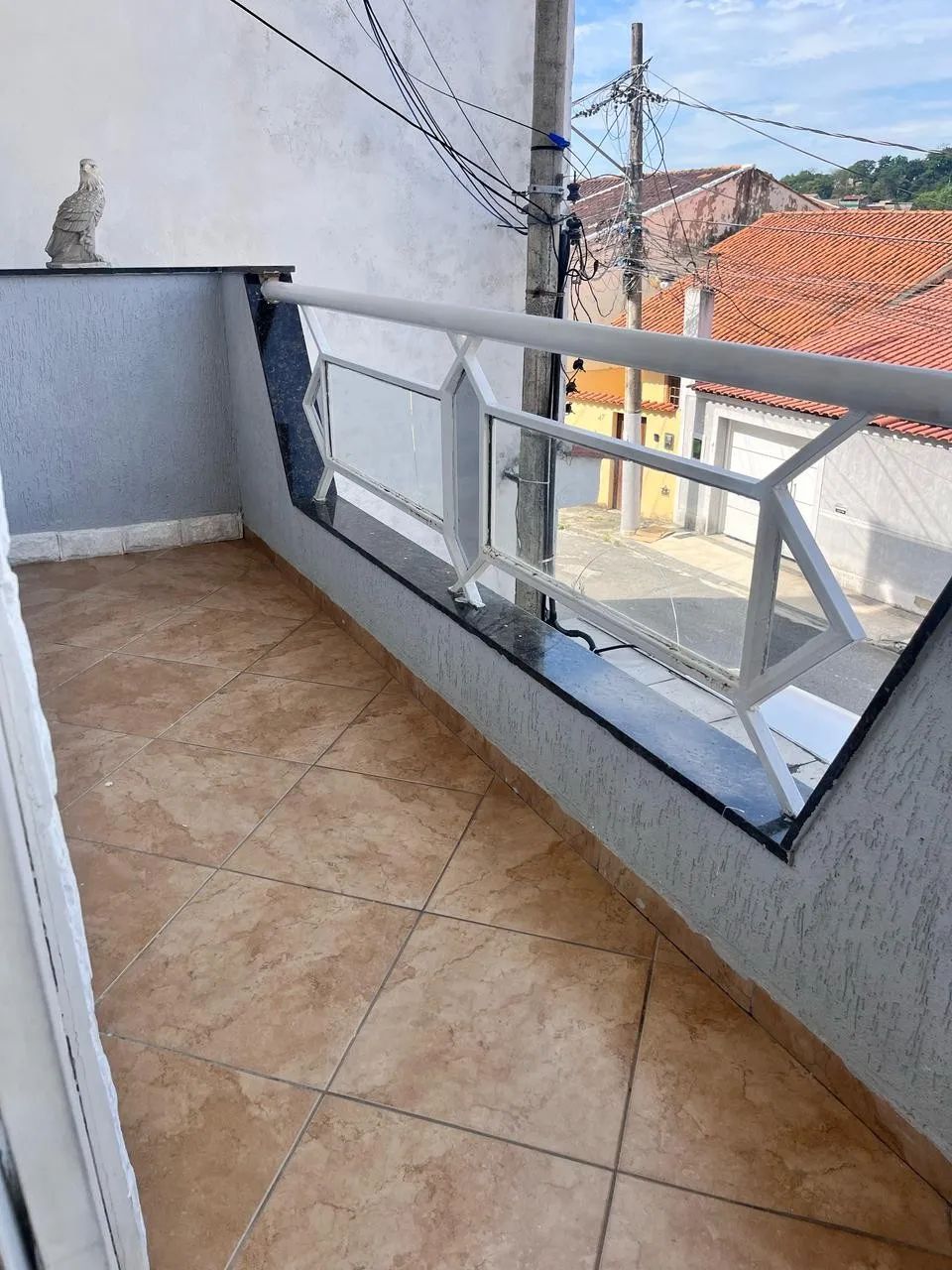 Casa Duplex Espaçosa e Funcional Primeiro Pavimento: Vaga de garagem privativa Sala com la - Foto 2