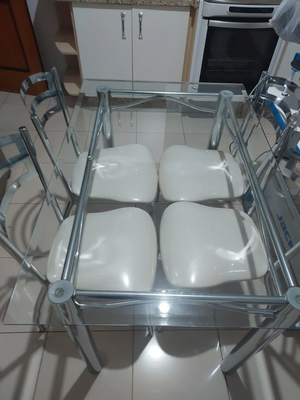 Mesa de jantar com 4 cadeiras