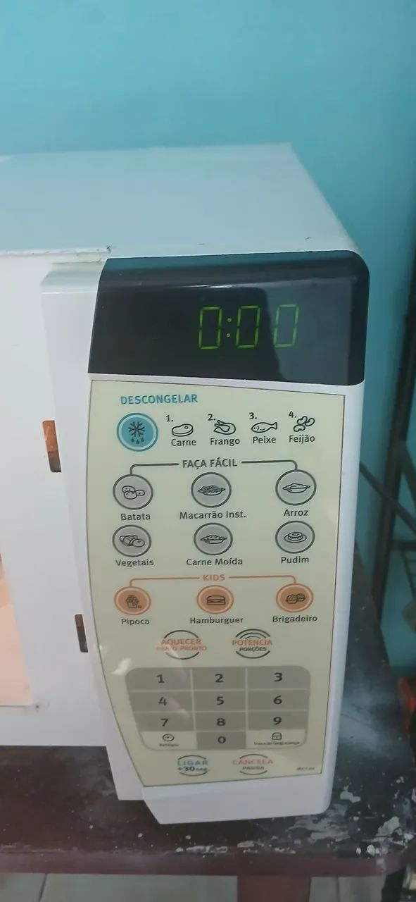 Microondas Electrolux 20L funcionando tudo - Foto 3