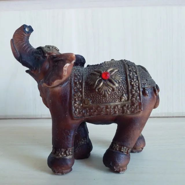 Antiga escultura de elefante  , lindo,   peça de Coleção .  