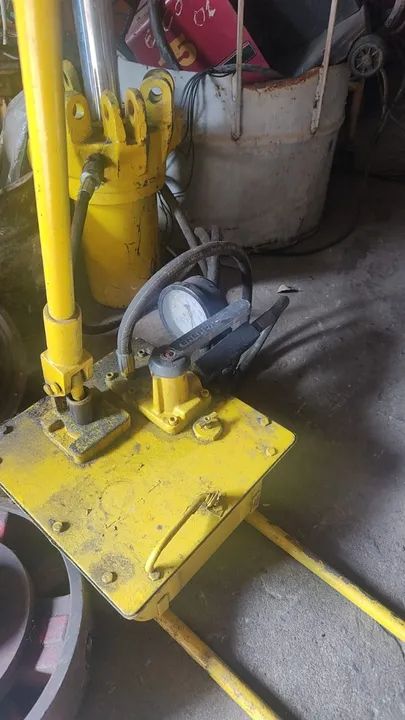 MACACO E BOMBA HIDRAULICA SACA PINO