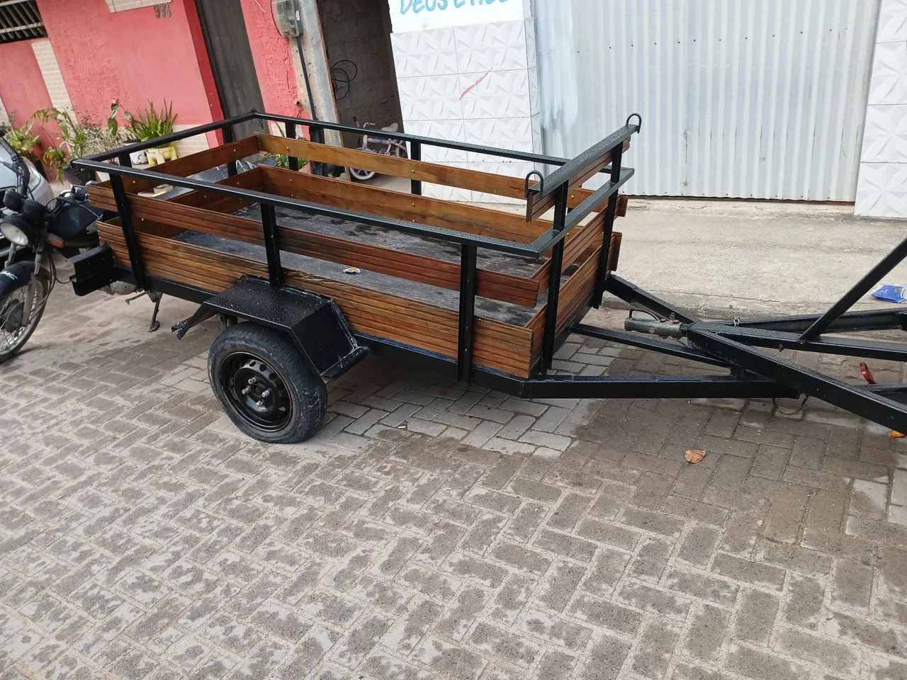 Carretinha com estrutura reforçada