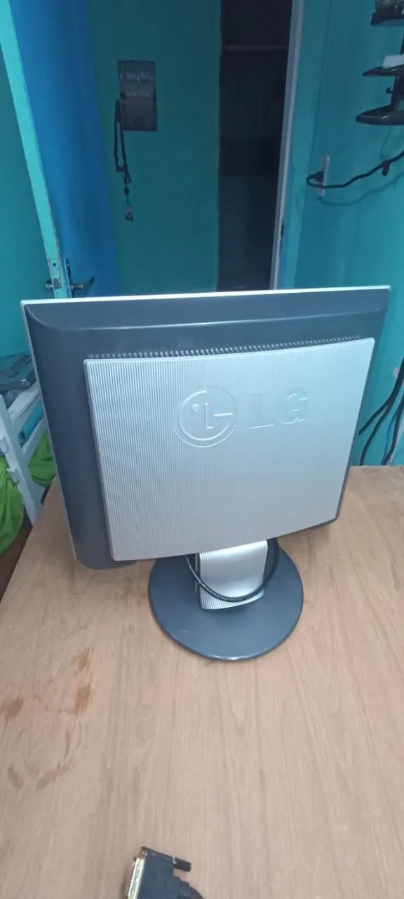 LG 17-inch Monitor64308010514435121