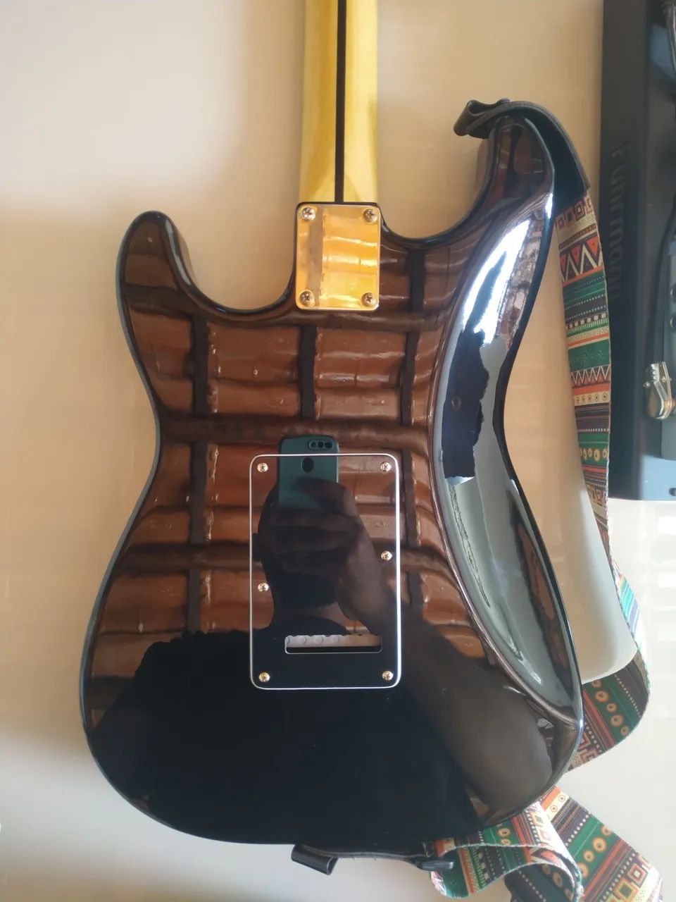 Guitarra studebaker sky hawk Stratocaster Black com Hardware Dourado - Foto 2