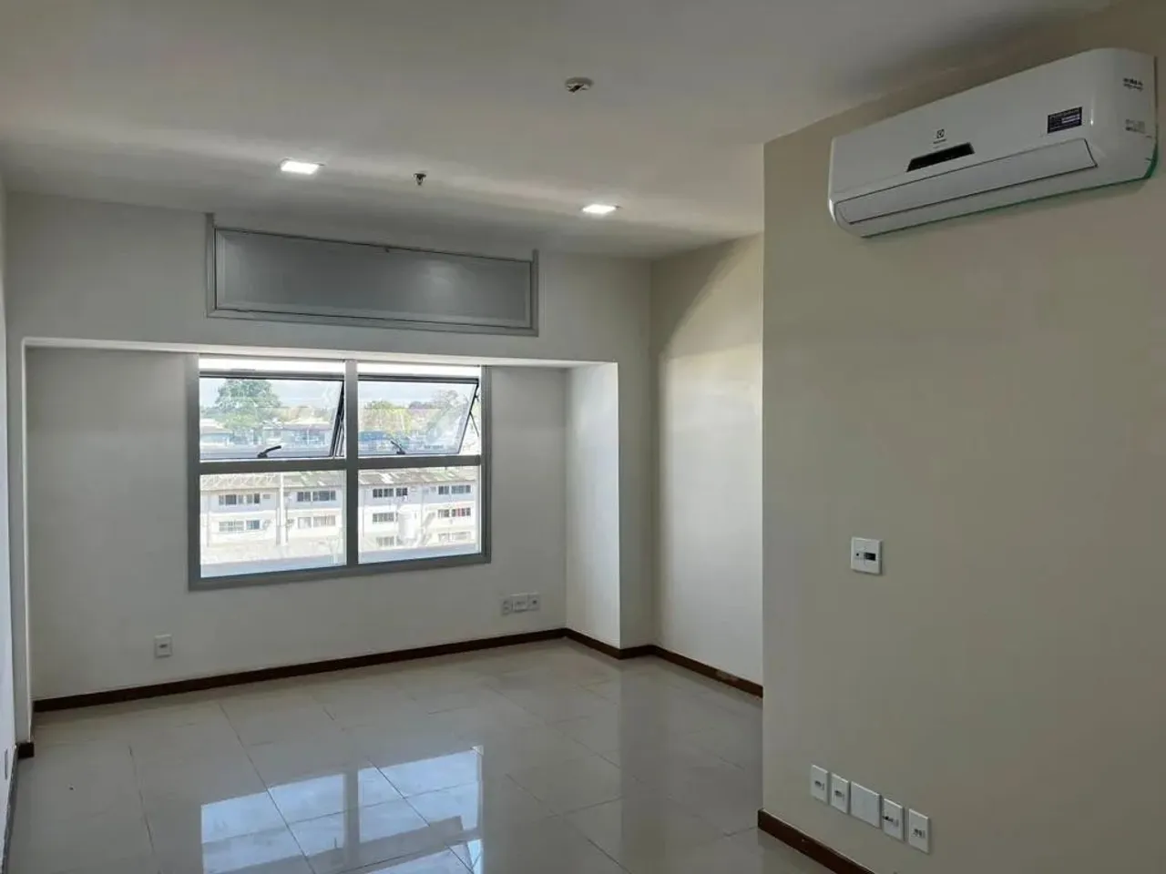Sala comercial no Sky Office - 28 m²- Av. Darcy Vargas- Chapada