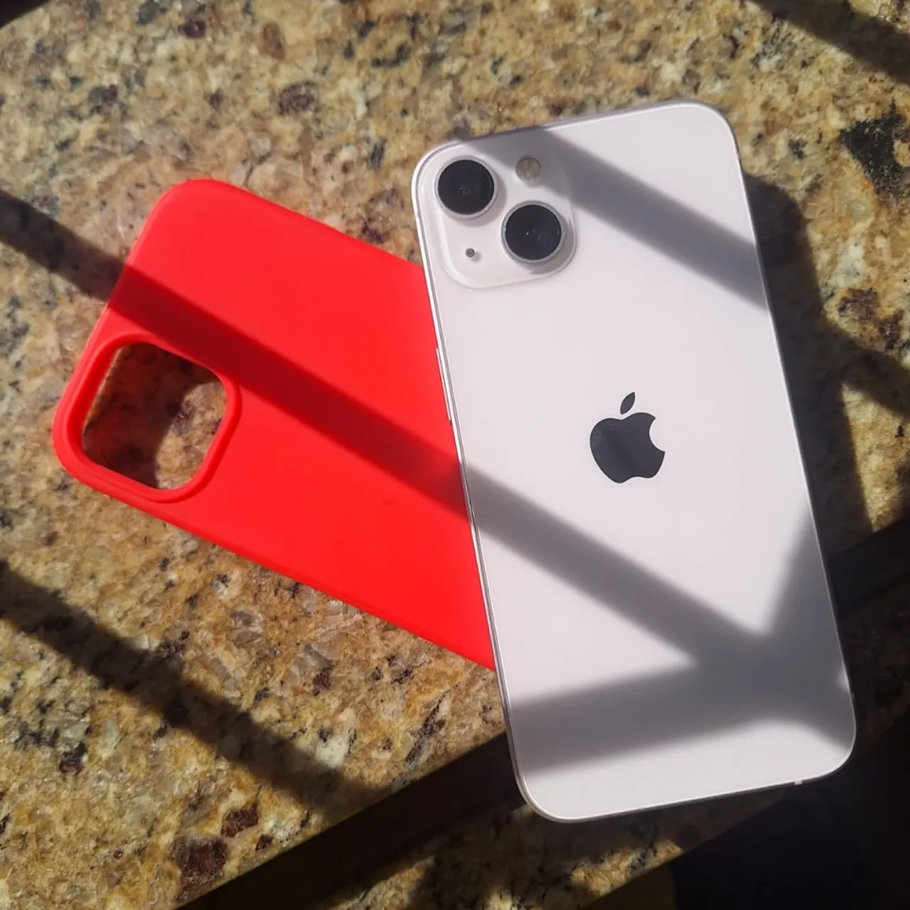 Vende-se IPhone 13 128gb Sem marcas de uso