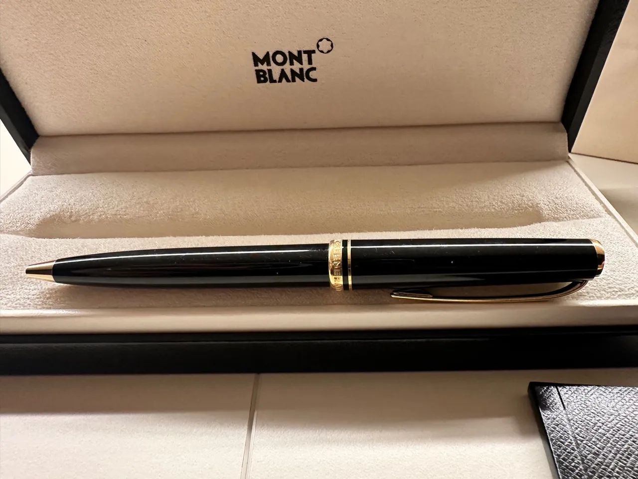 Caneta esferográfica Montblanc Meisterstruck revestida em ouro amarelo