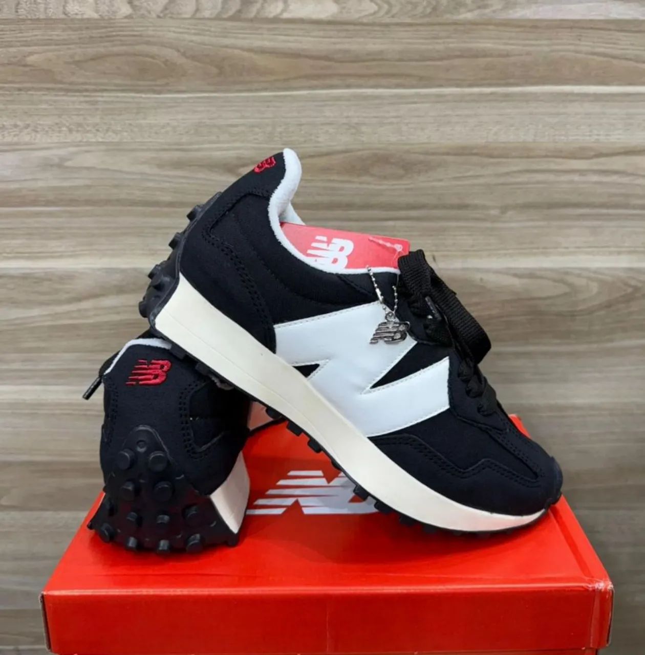 New Balance 327 - Bege, Preto e Branco - Foto 2