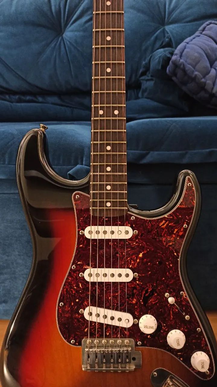 Guitarra Squier Classic Vibe - Já com Updates (caps Perfect Tone e ferragens Gotoh) - Foto 3