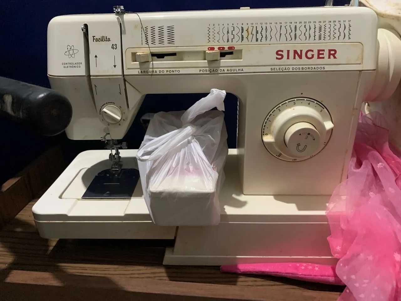 Máquina de Costura Singer - Foto 2