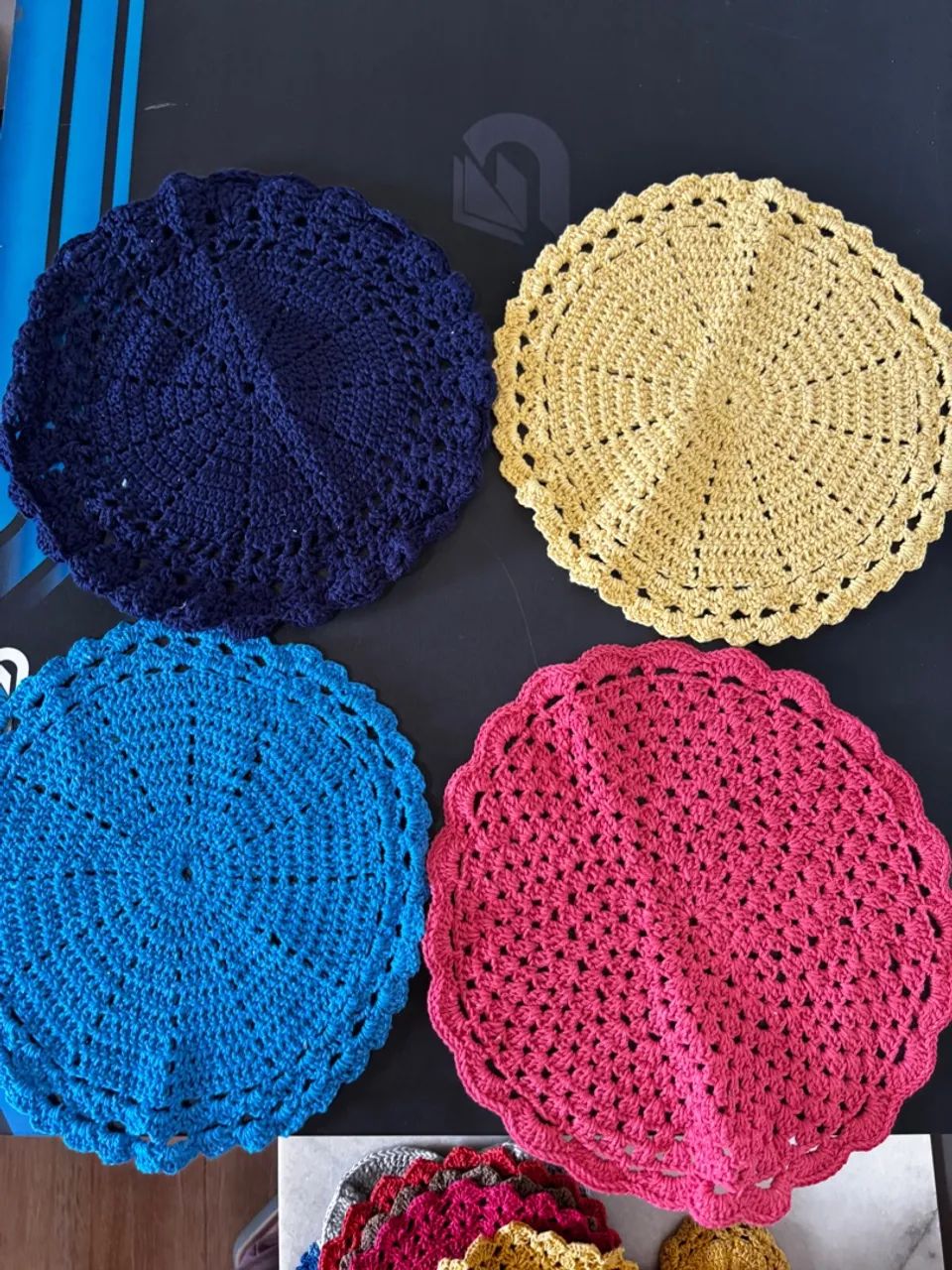 4 toalhas ou sousplats de Crochê Artesanais - Várias Cores - Foto 3