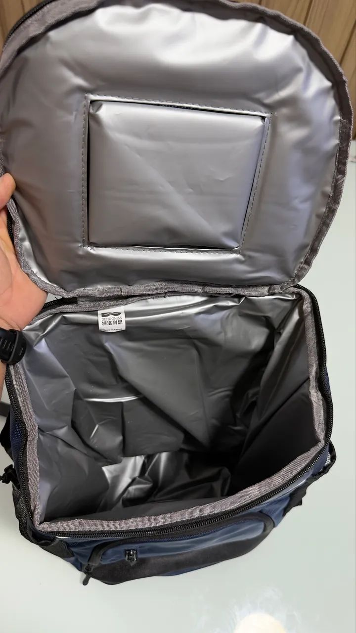 Mochila Térmica 33L - NOVA! Ideal para Praia, Camping, Carnaval, Piqueniques - Foto 2