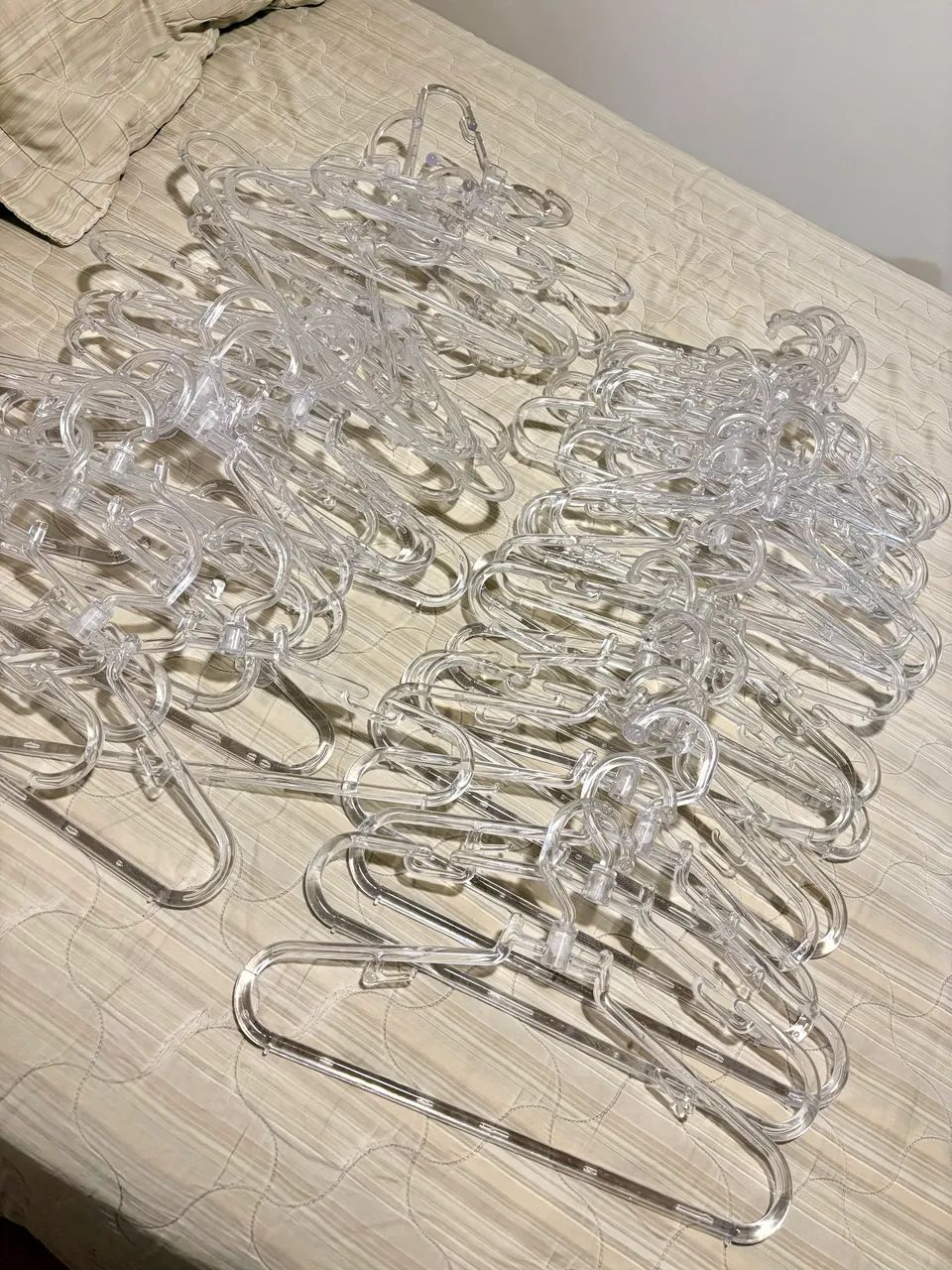 62 Cabides de acrílico - com garra e sem  - Foto 2
