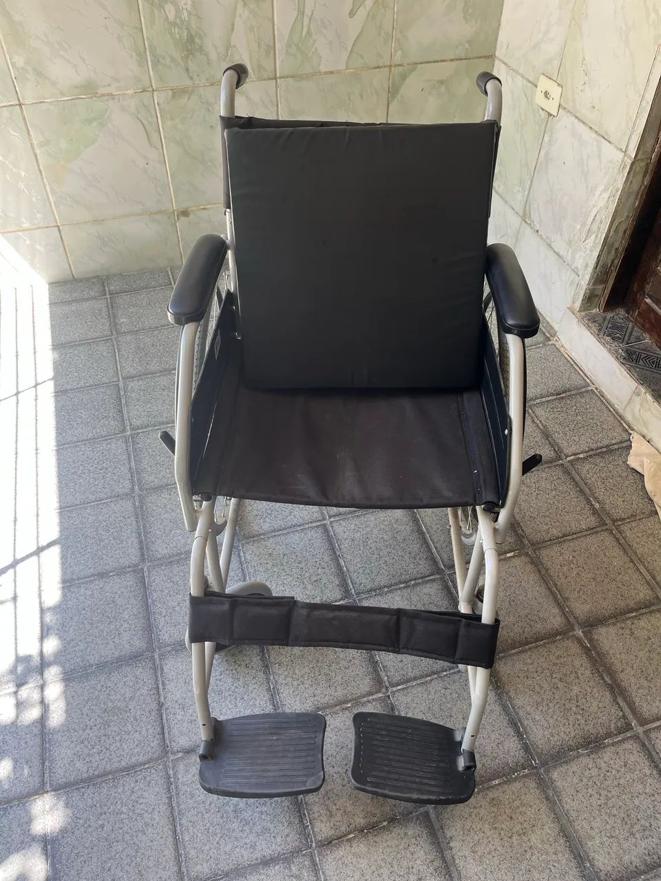 CADEIRA DE RODAS NOVA  - Foto 4