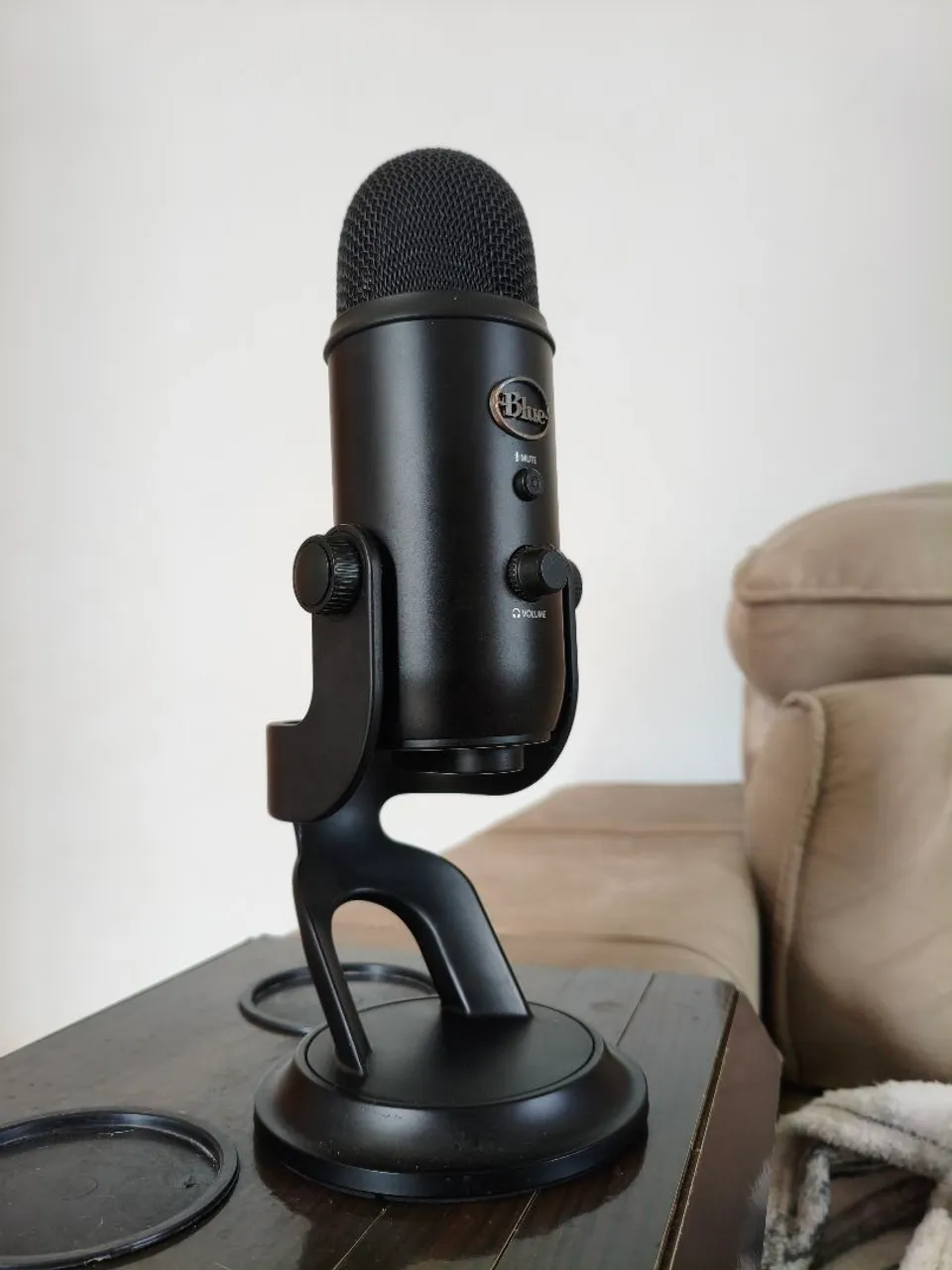 Microfone Blue Yeti USB Condensador Preto - Novo