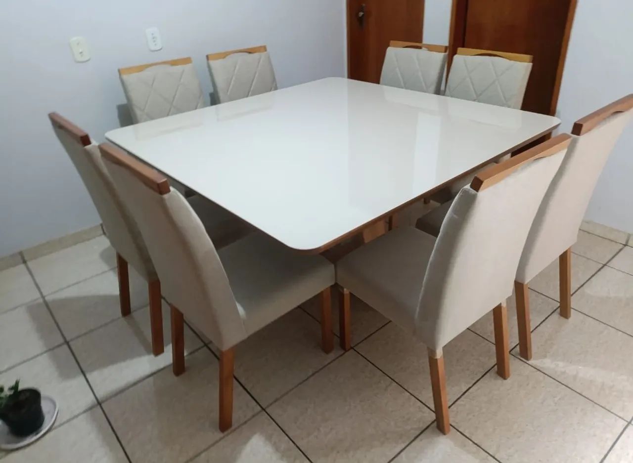 Mesa de jantar 100% madeira com 8 cadeiras promoção 