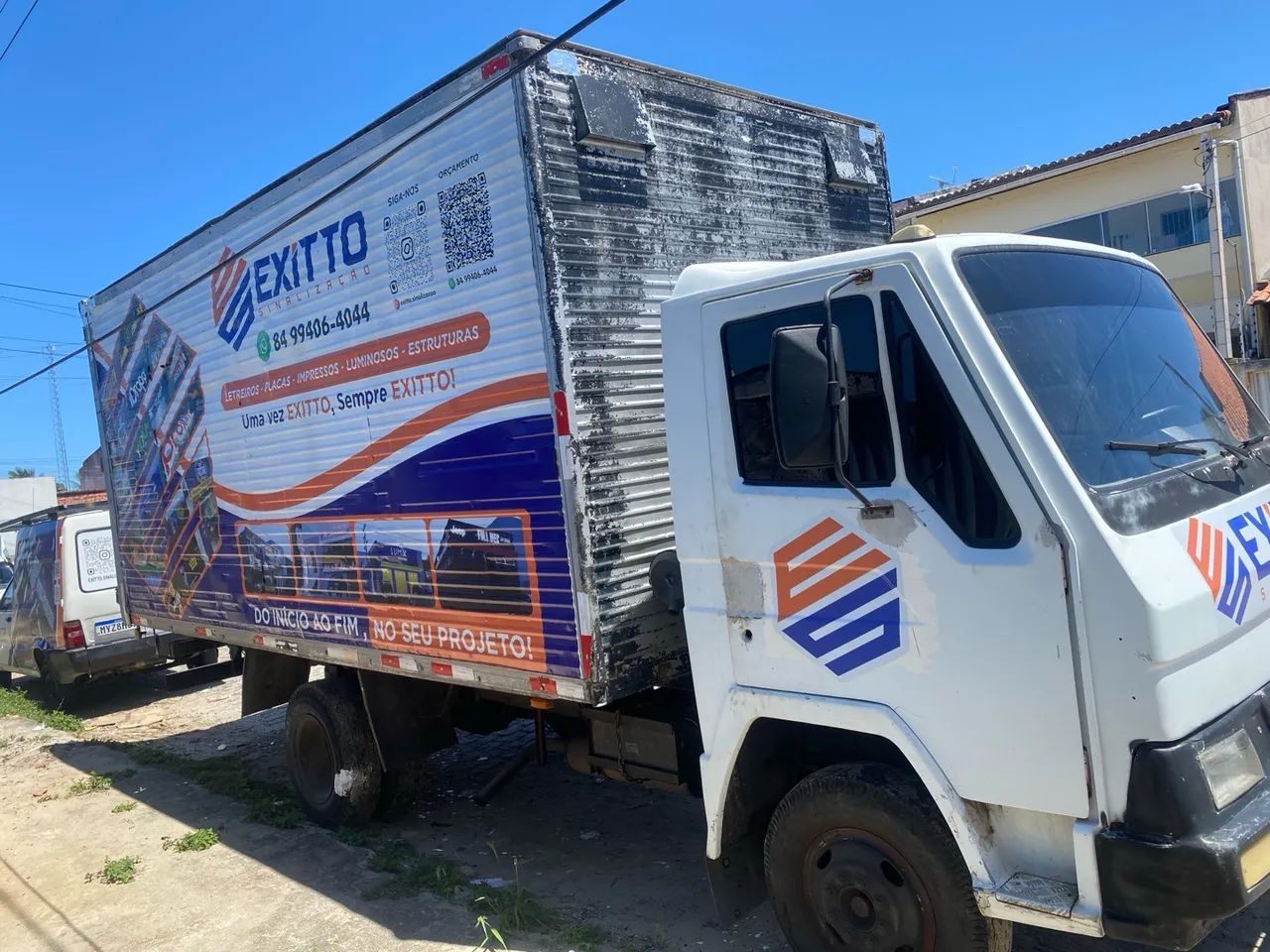 Vende e troca caminhão baú 5mts - Foto 6