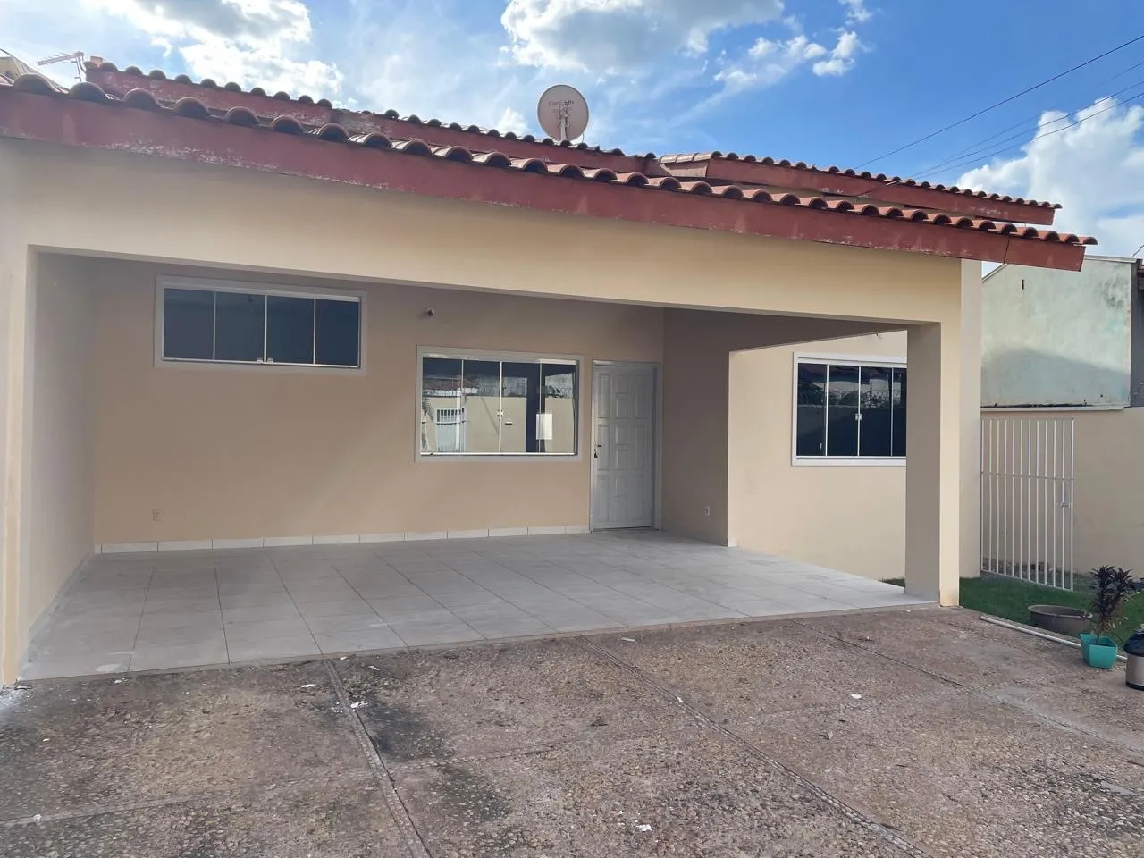 Alugo Casa
