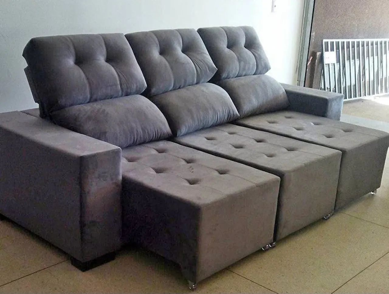 Sofá Modular Cinza com Design Moderno