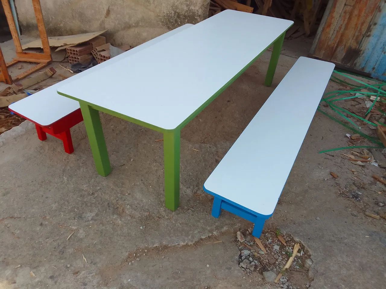 Conjunto de Mesa e Bancos infantil - Foto 2