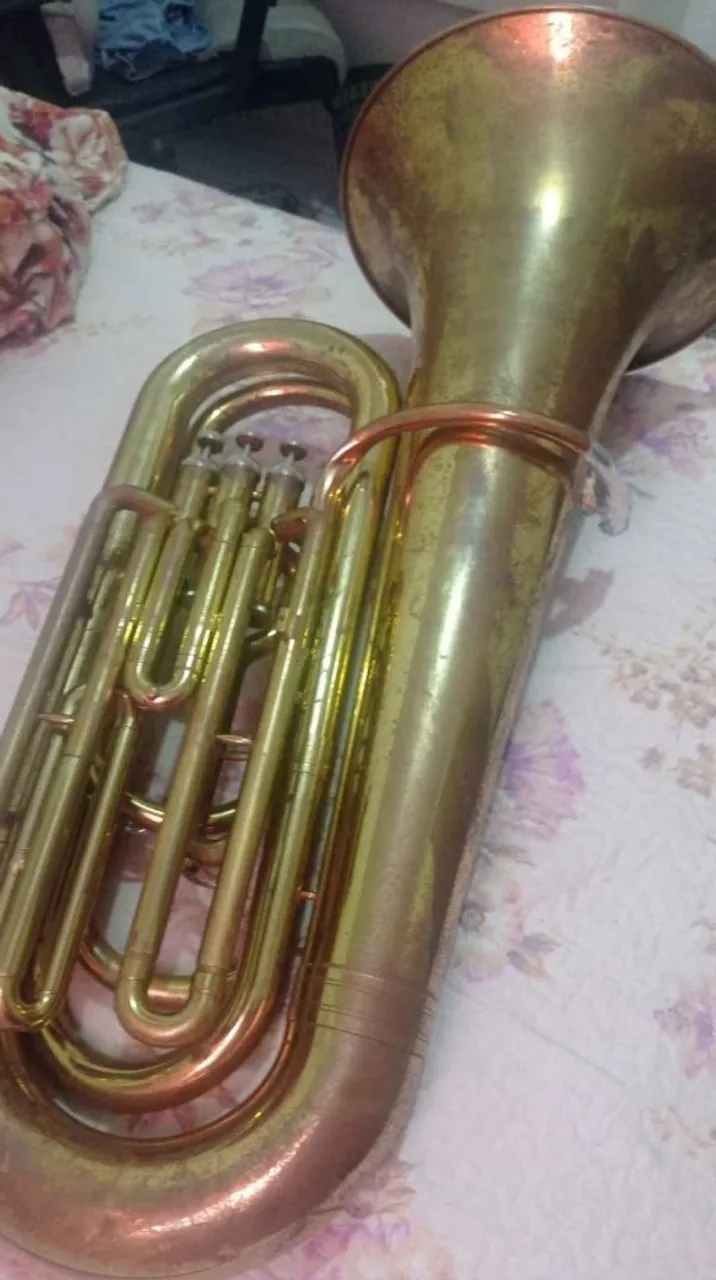 Tuba em excelente estado