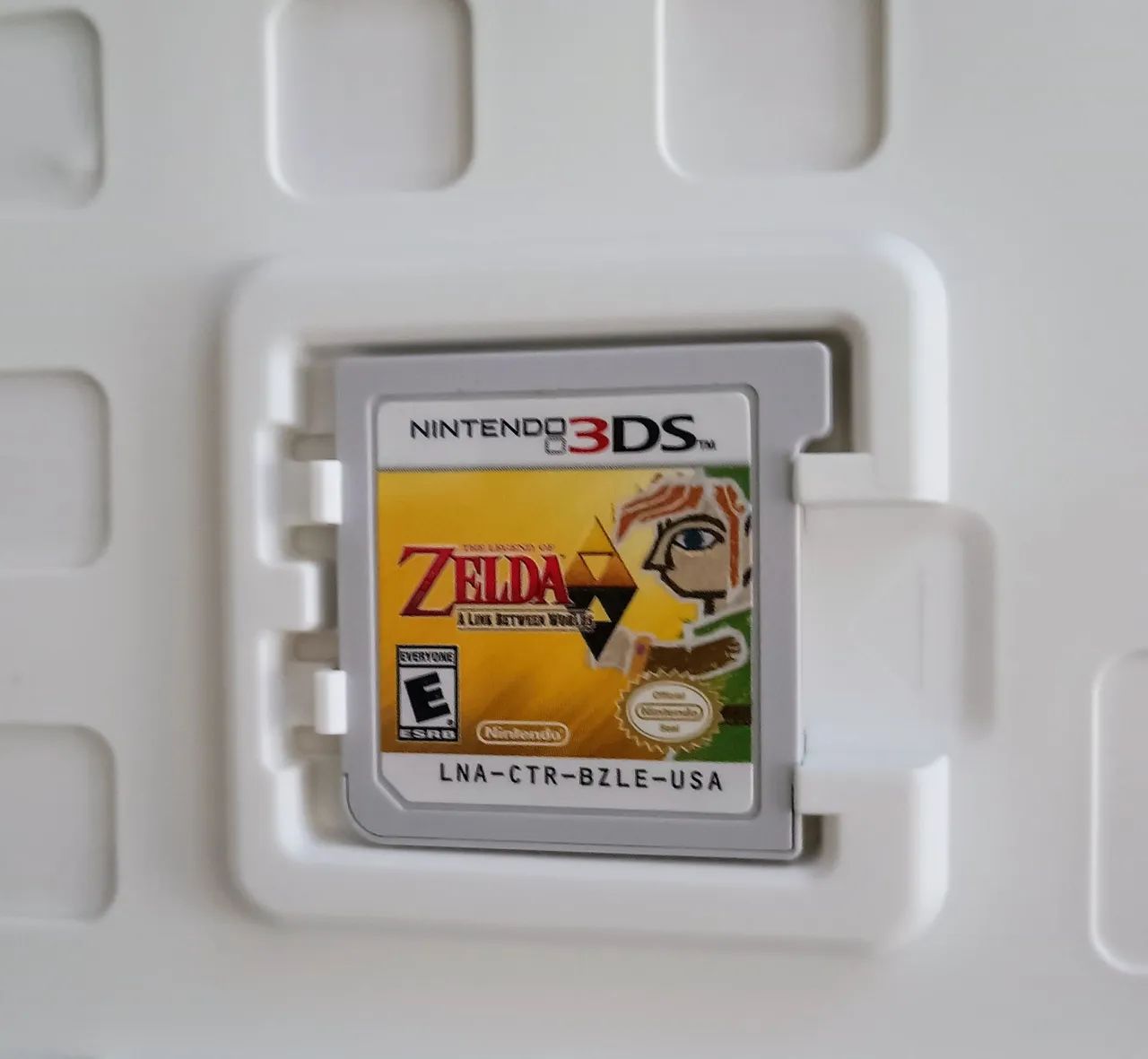 The Legend of Zelda: A Link Between Worlds - Nintendo 3DS com Luva - Foto 3