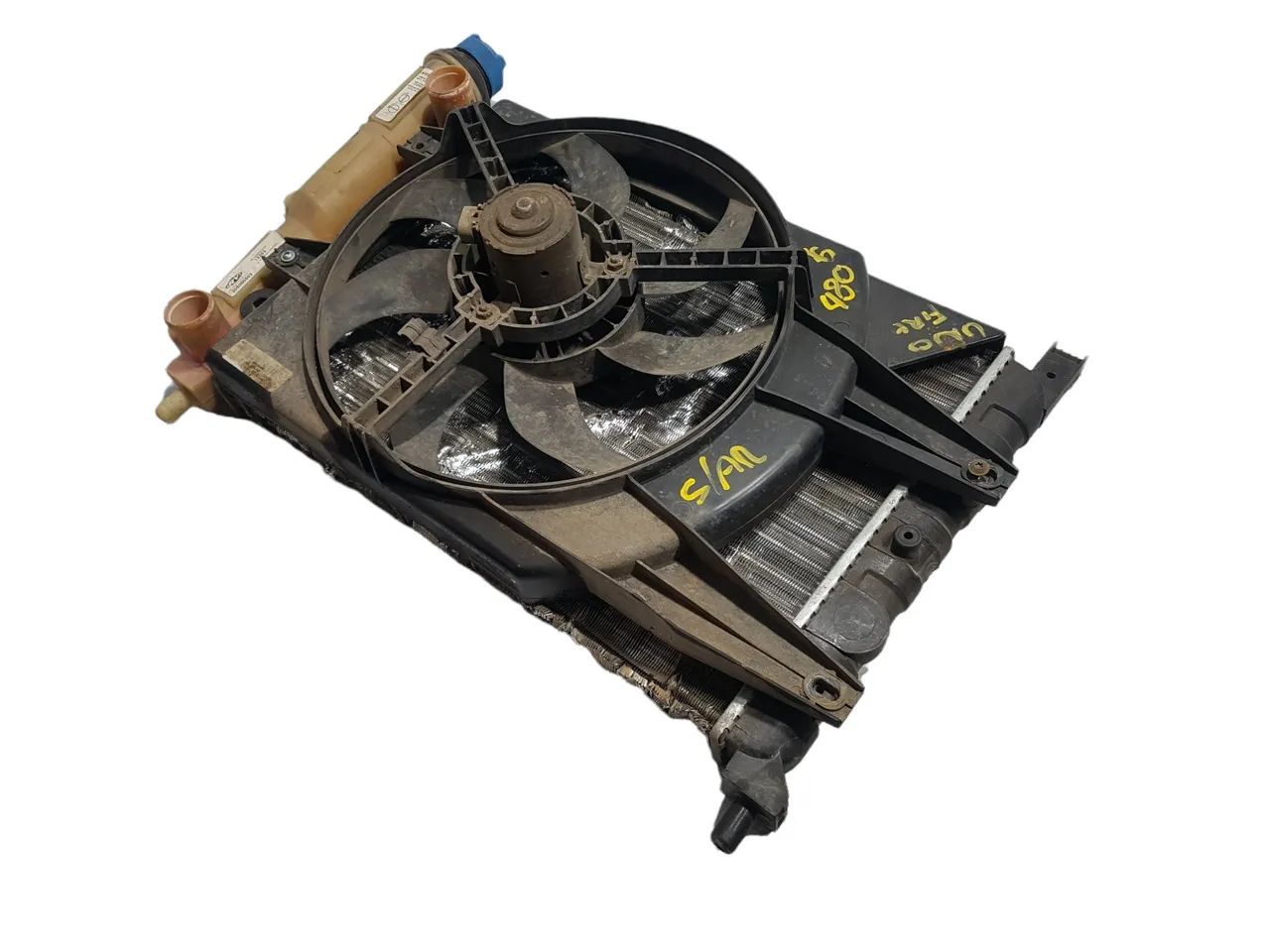 Kit Radiador Fiat Uno Mille 2012 1.0 Sem Ar Original Usado  - Foto 2