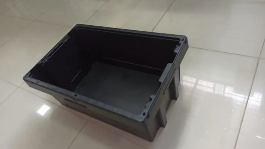 Caixa plástica fechada de 43 litros  - Foto 5