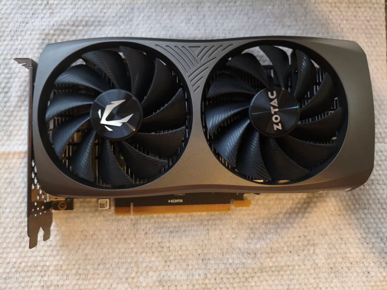 RTX 4060 Zotac Edge Gaming  - Foto 2