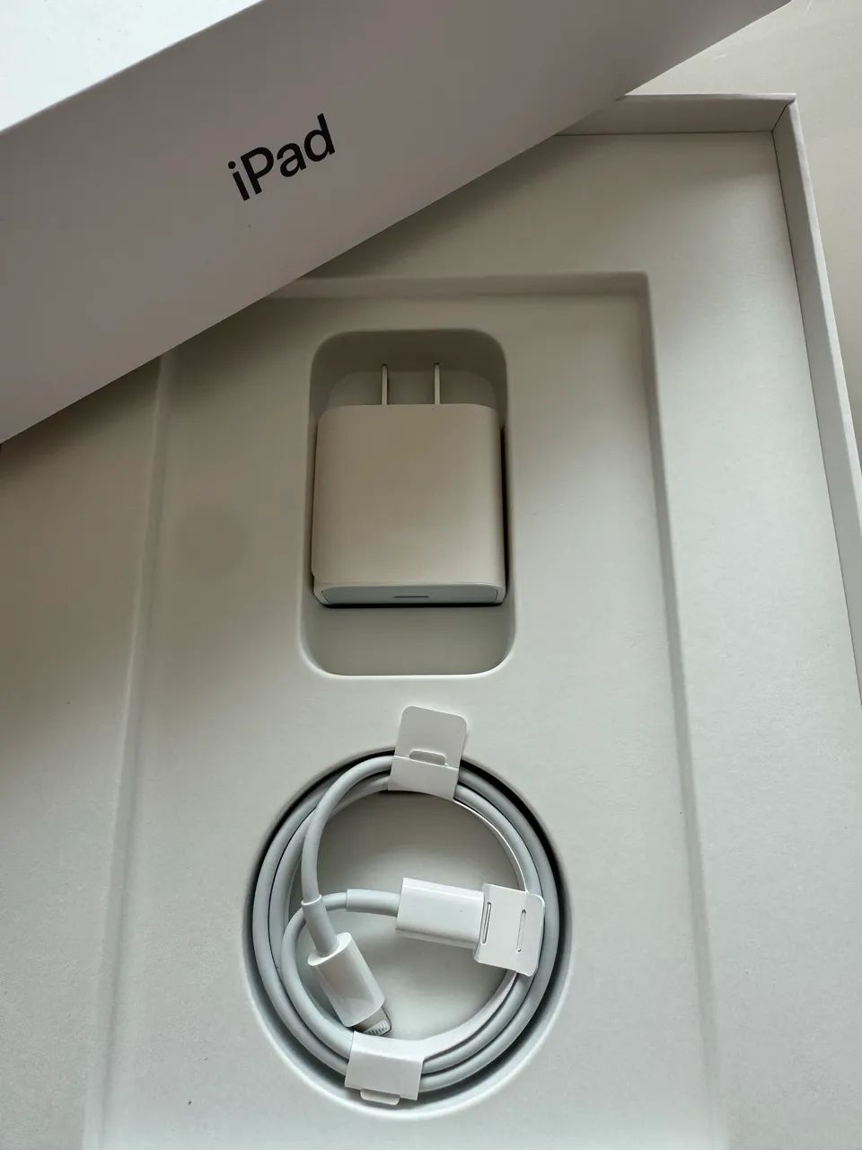 Vendo IPad 8 Gen Wi-Fi + Cellular - Foto 5
