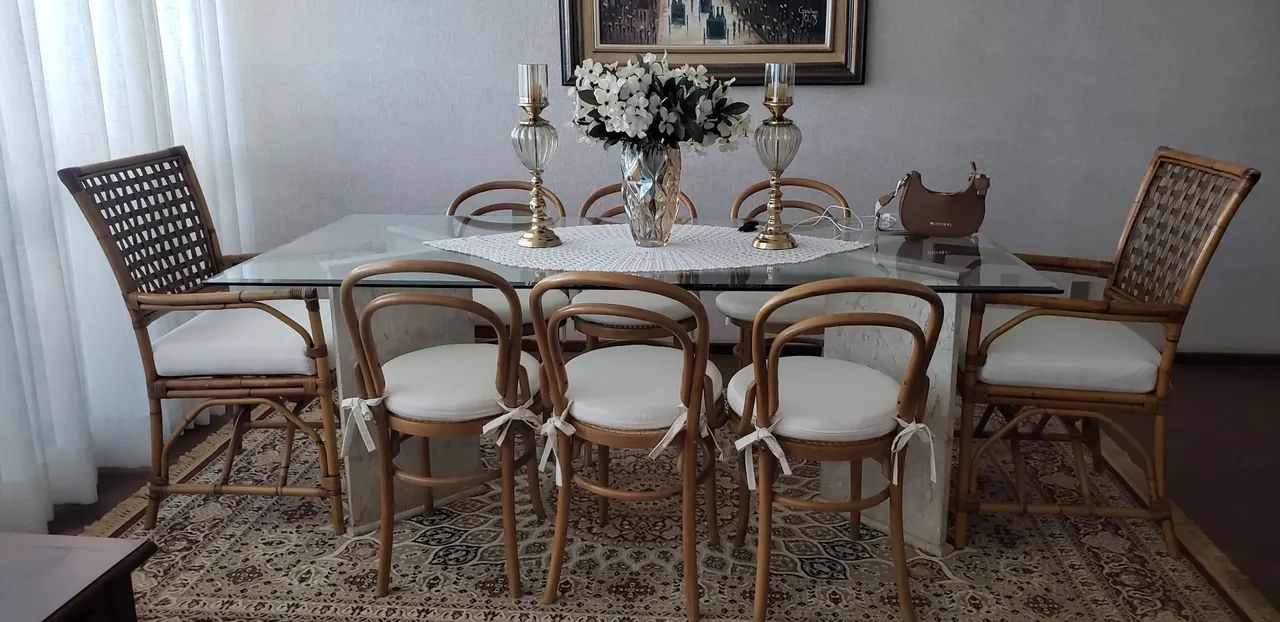 8 Cadeiras thone em perfeitas condições.  Assento de palha original. 