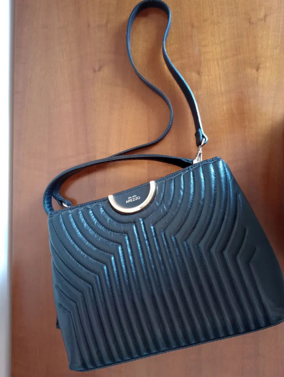 Bolsa Arezzo Couro Preta Média Nova - Foto 5