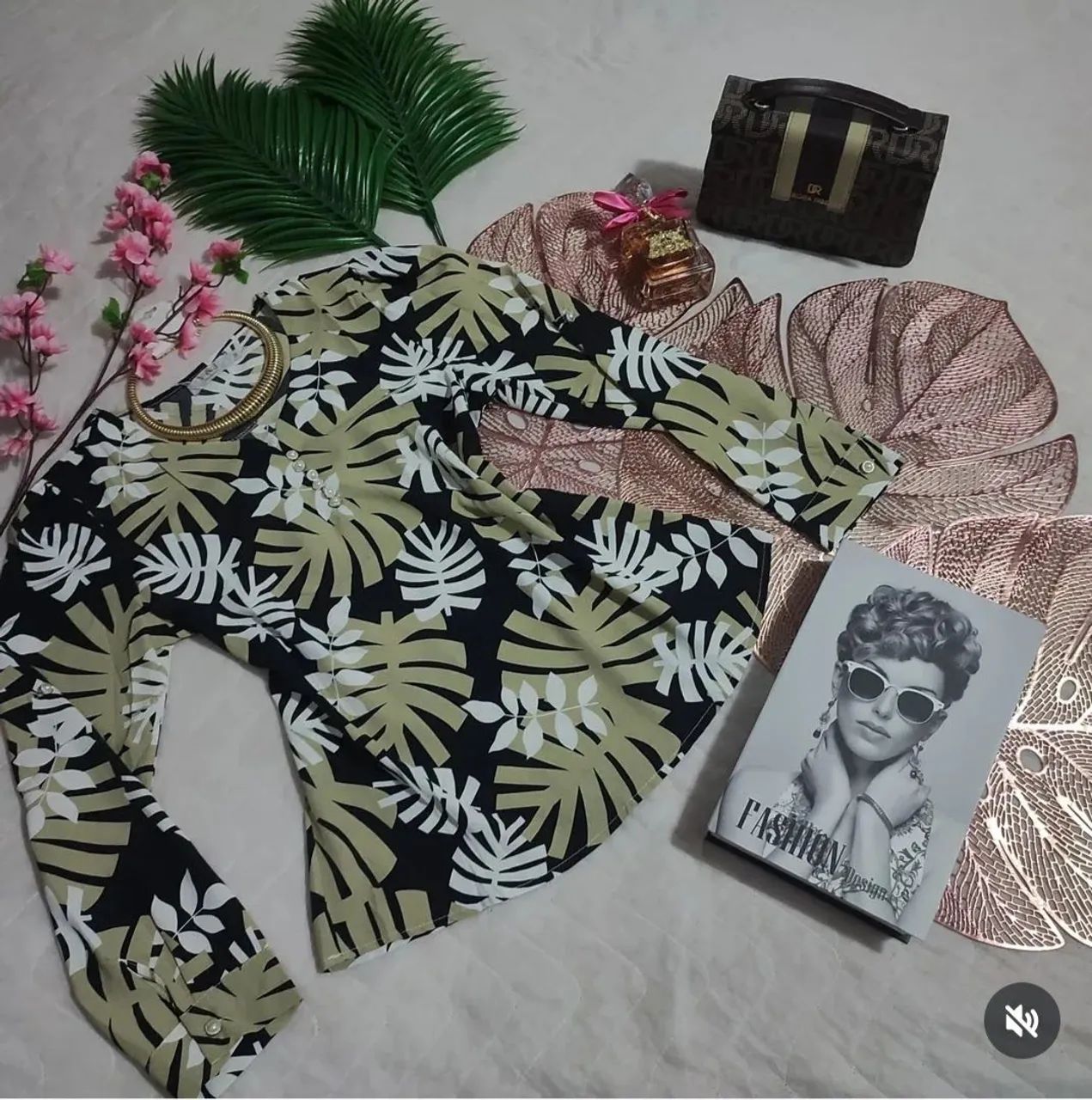 Blusa com Estampa de folhas,com mangas compridas e decore V. - Foto 3