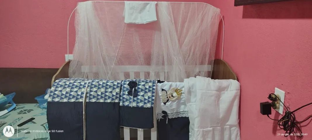 Vendo berço 3 em 1 com colchão + 2 kits berços  - Foto 3